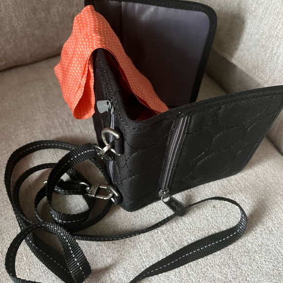 Thirty-One Tri-Fold Wrislet - Picture 3 of 6